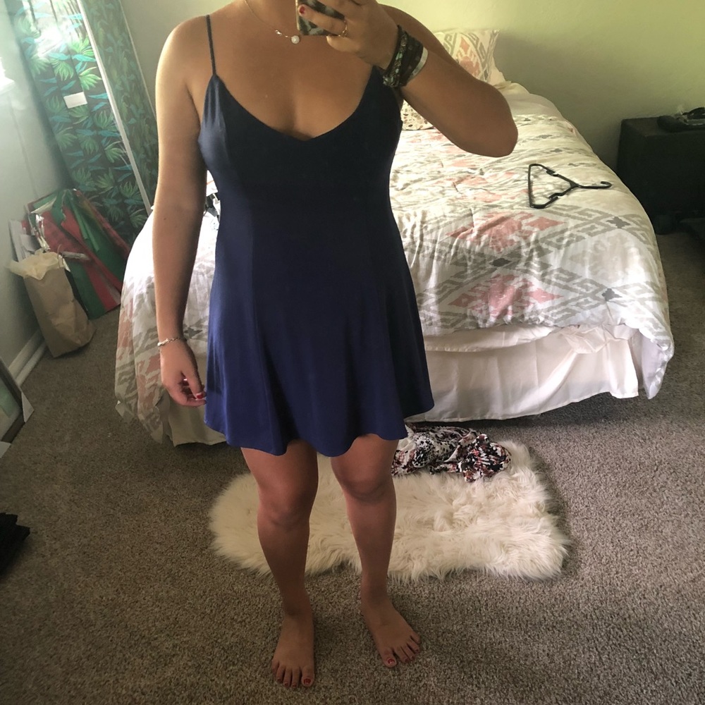 Backless dress - Picture 3 of 4